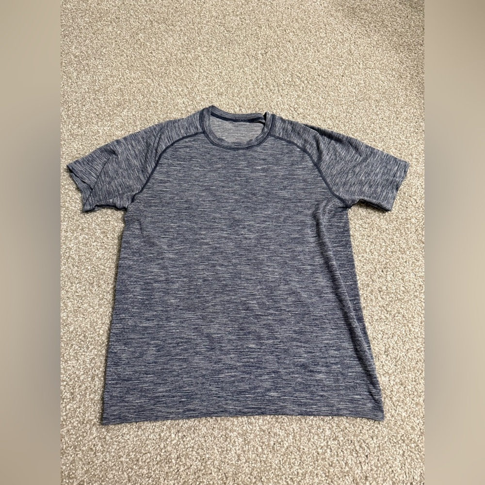 Lululemon Metal Vent Tech Surge Short Sleeve
Deep Navy / White